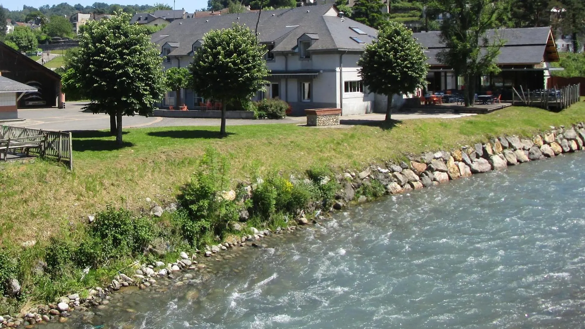 Hostal Hautes-Pyrenees Sport Nature Saint-Pé-de-Bigorre